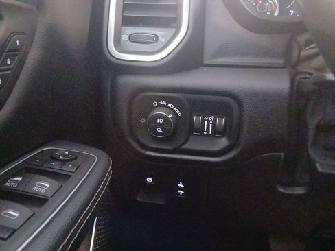 Used 2022 RAM 1500 Laramie AWD/4WD image 15
