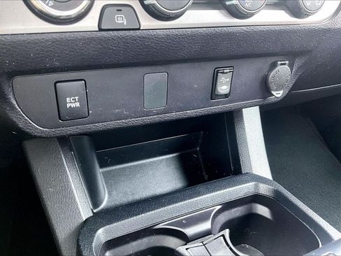 Used 2019 Toyota Tacoma SR5 AWD/4WD image 27