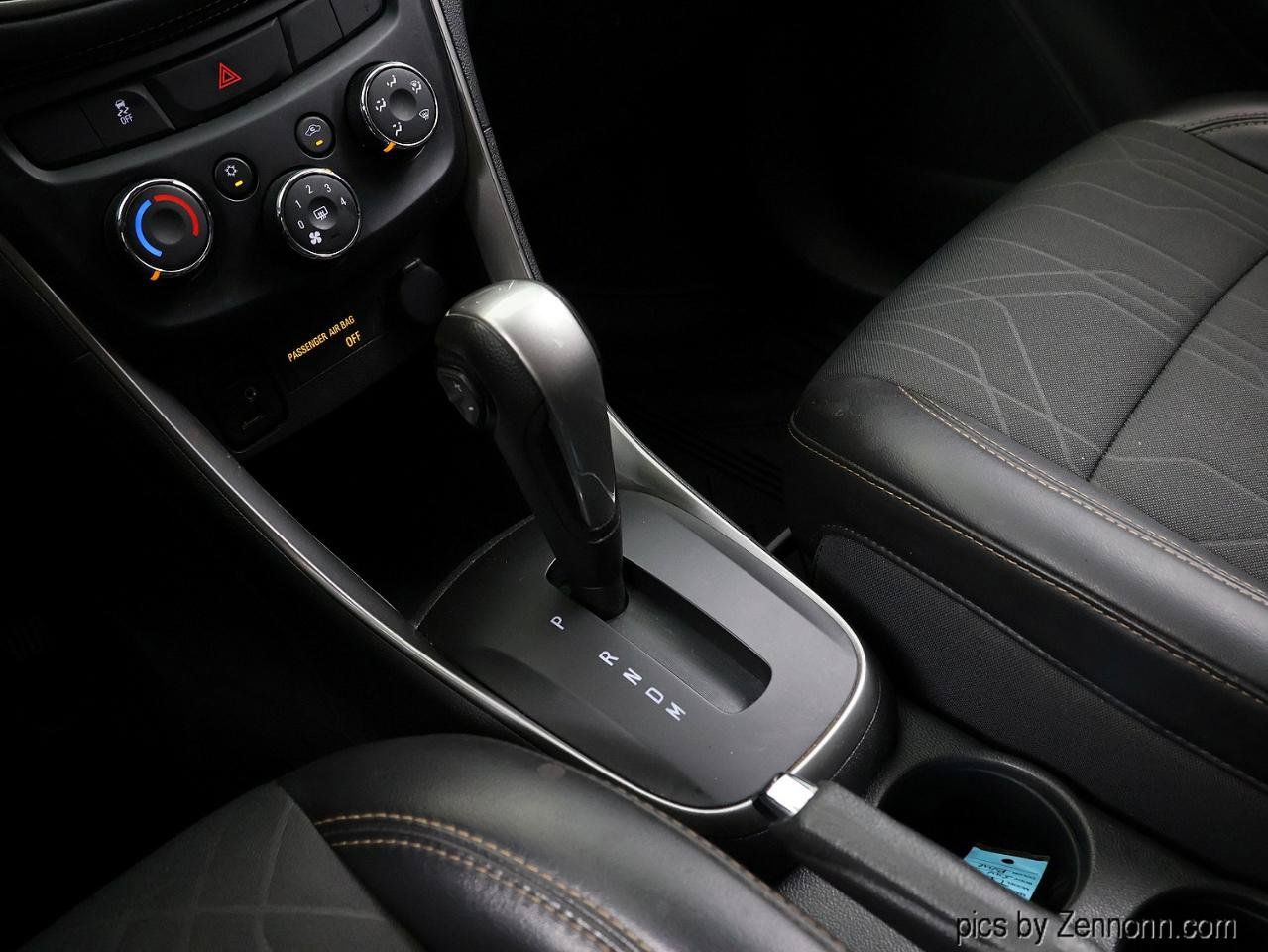 Used 2020 Chevrolet Trax LT w/ LT Convenience Package FWD image 23