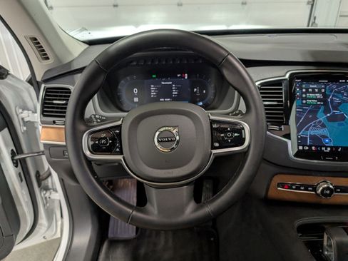 Used 2025 Volvo XC90 B6 Plus image 19