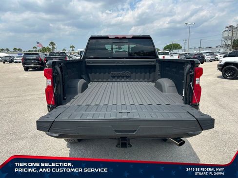 Used 2022 Chevrolet Silverado 2500 High Country w/ Technology Package AWD/4WD image 11