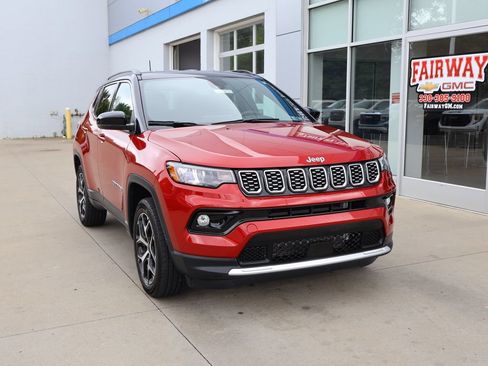 Used 2025 Jeep Compass Limited AWD/4WD image 2
