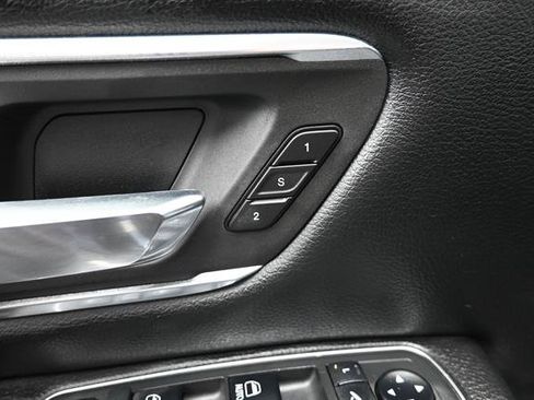 Used 2019 RAM 1500 Laramie AWD/4WD image 7