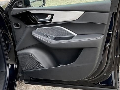 Used 2025 Acura MDX FWD image 17