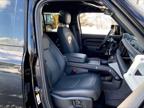 Used 2024 Land Rover Defender 110 X-Dynamic SE image 7