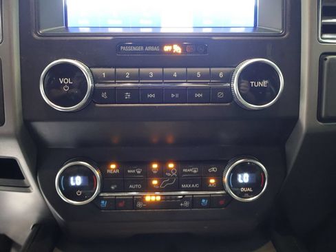 Used 2020 Ford Expedition XLT w/ Equipment Group 202A AWD/4WD image 38