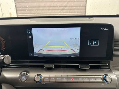 Used 2024 Hyundai Kona SEL AWD/4WD image 23