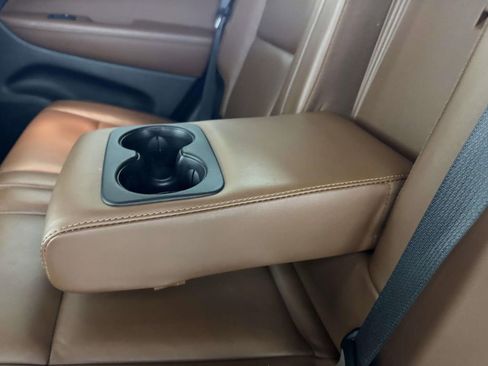 Used 2020 Jeep Grand Cherokee Overland AWD/4WD image 32