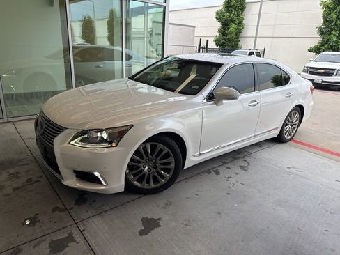 Used 2017 Lexus LS 460 w/ Comfort Package RWD image 1