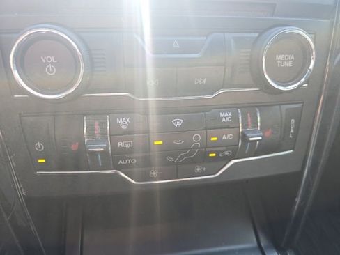 Used 2017 Ford Explorer XLT w/ Equipment Group 202A AWD/4WD image 21