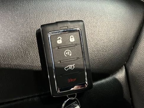 Used 2024 Jeep Grand Cherokee L Limited w/ Black Appearance Package AWD/4WD image 20