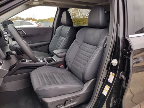 New 2025 Mitsubishi Outlander SE image 8