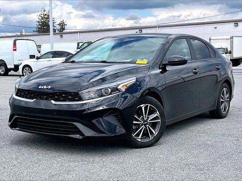 Used 2022 Kia Forte LXS image 2