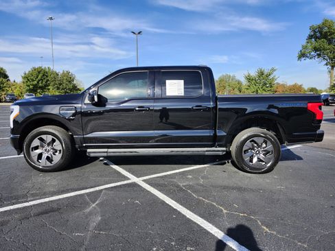 Used 2023 Ford F150 Lightning Lariat image 7