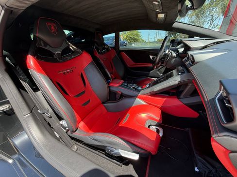 Used 2021 Lamborghini Huracan EVO RWD image 30