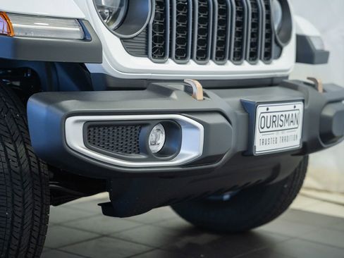 New 2026 Jeep Gladiator Sport AWD/4WD image 13