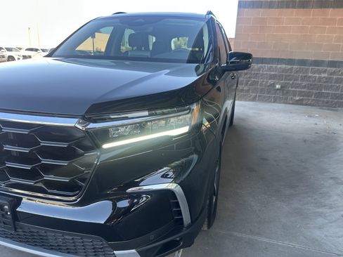 Used 2023 Honda Pilot Touring image 10