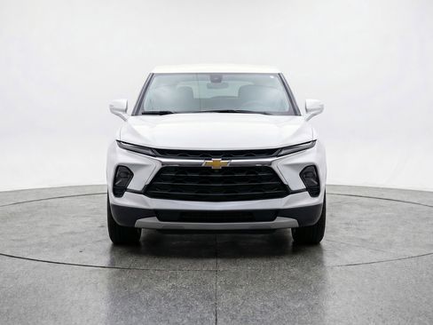 Used 2025 Chevrolet Blazer LT FWD image 2