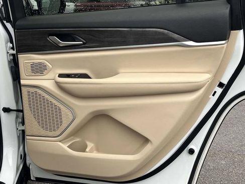 Used 2022 Jeep Grand Cherokee L Limited image 25