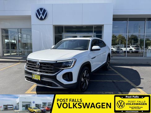 New 2026 Volkswagen Atlas Cross Sport SE w/ Panoramic Sunroof Package AWD/4WD image 1