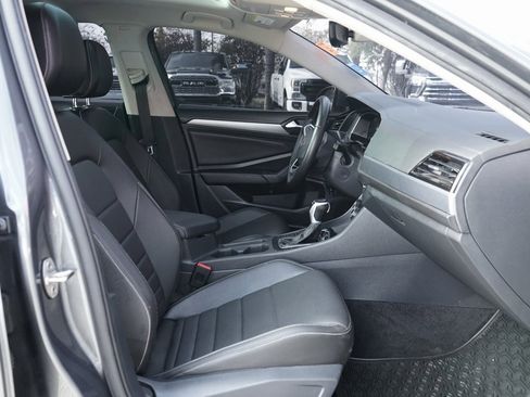 Used 2022 Volkswagen Jetta SE image 40