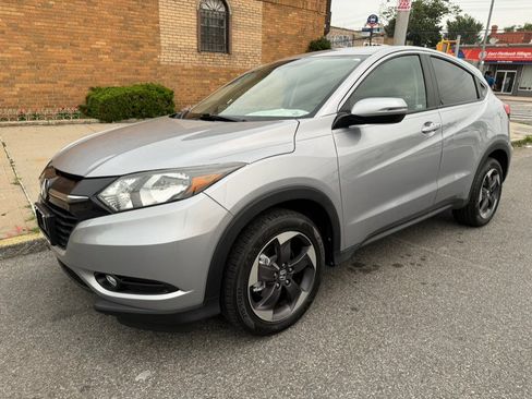 Used 2018 Honda HR-V EX image 3