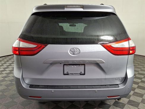 Used 2015 Toyota Sienna XLE image 8