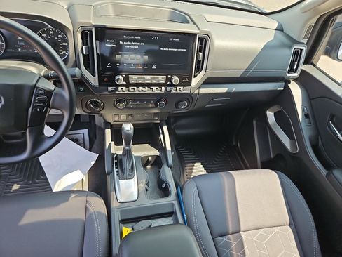 Used 2025 Nissan Frontier SV AWD/4WD image 23