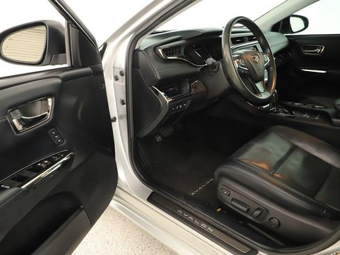 Used 2014 Toyota Avalon Limited w/ Technology Package FWD image 14