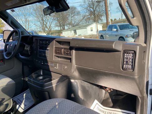 Used 2020 GMC Savana 3500 LT w/ LT Preferred Equipment Group image 27