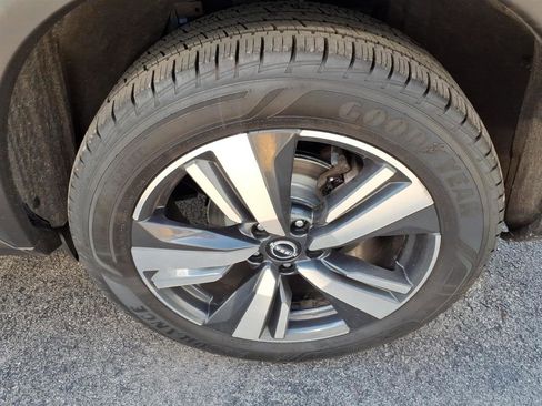 Used 2023 Nissan Rogue SL image 11