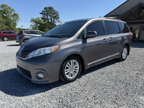 Used 2015 Toyota Sienna XLE Premium FWD image 1