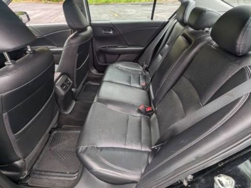 Used 2017 Honda Accord Touring image 21