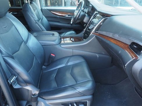 Used 2019 Cadillac Escalade ESV Premium Luxury image 24