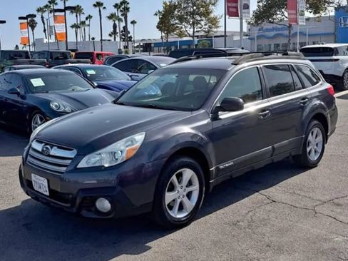 Used 2013 Subaru Outback 2.5i Premium AWD/4WD image 2