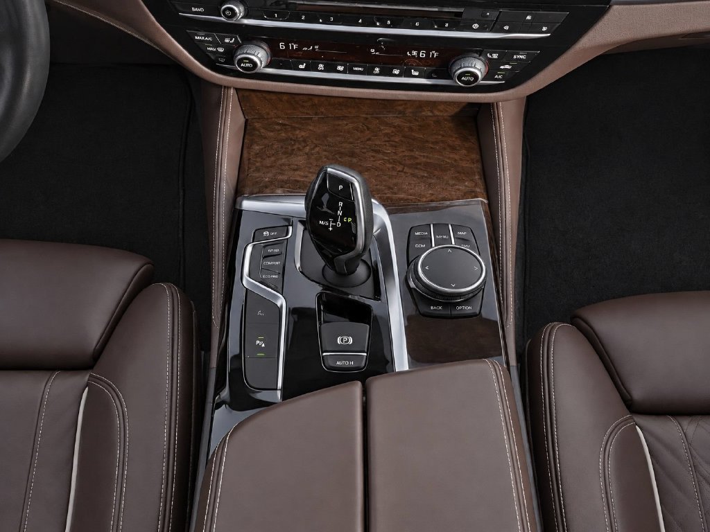 Used 2018 BMW 530i xDrive AWD/4WD image 25