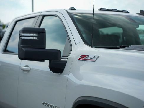 Used 2022 Chevrolet Silverado 2500 LT w/ Convenience Package AWD/4WD image 9