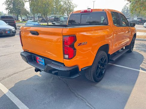 Used 2025 Chevrolet Colorado Z71 w/ Technology Package AWD/4WD image 5