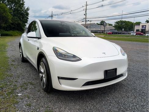 Used 2023 Tesla Model Y Long Range AWD/4WD image 3