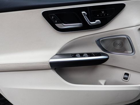 Used 2024 Mercedes-Benz C 300 4MATIC Sedan image 11