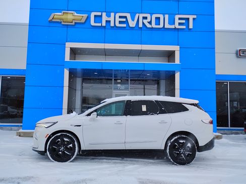 Used 2023 Buick Enclave Essence w/ Sport Touring Edition image 8