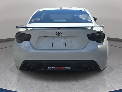 Used 2020 Toyota 86 RWD image 6