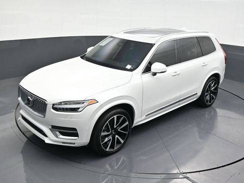Certified 2024 Volvo XC90 B5 Plus image 20
