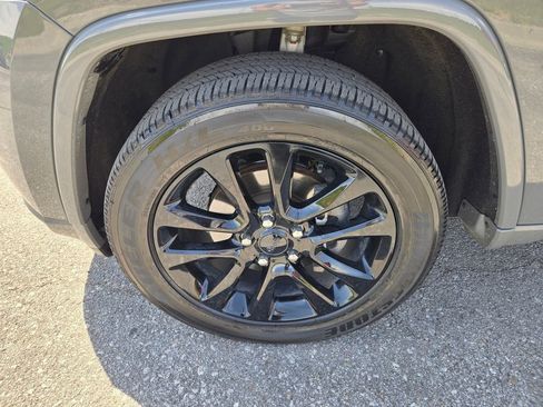 Used 2020 Jeep Grand Cherokee Altitude AWD/4WD image 9