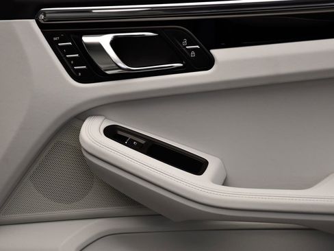 Certified 2025 Porsche Macan image 48