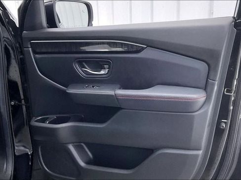 Certified 2025 Honda Pilot Black Edition image 22