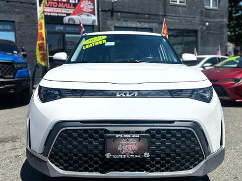 Used 2023 Kia Soul LX w/ Option Group 015 FWD image 2