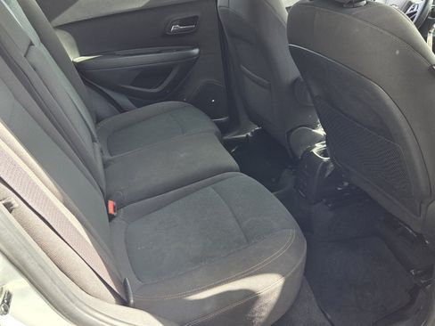 Used 2018 Chevrolet Trax LS FWD image 10