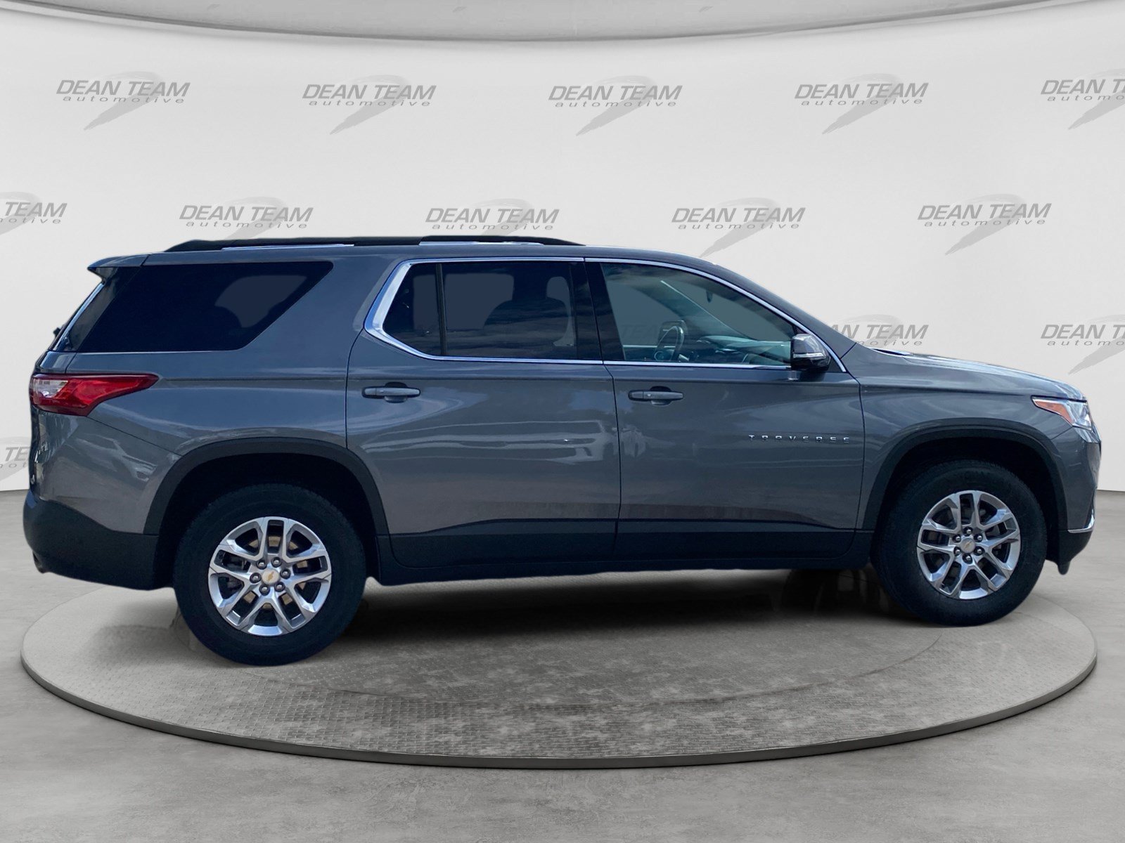 Used 2020 Chevrolet Traverse LT FWD image 9