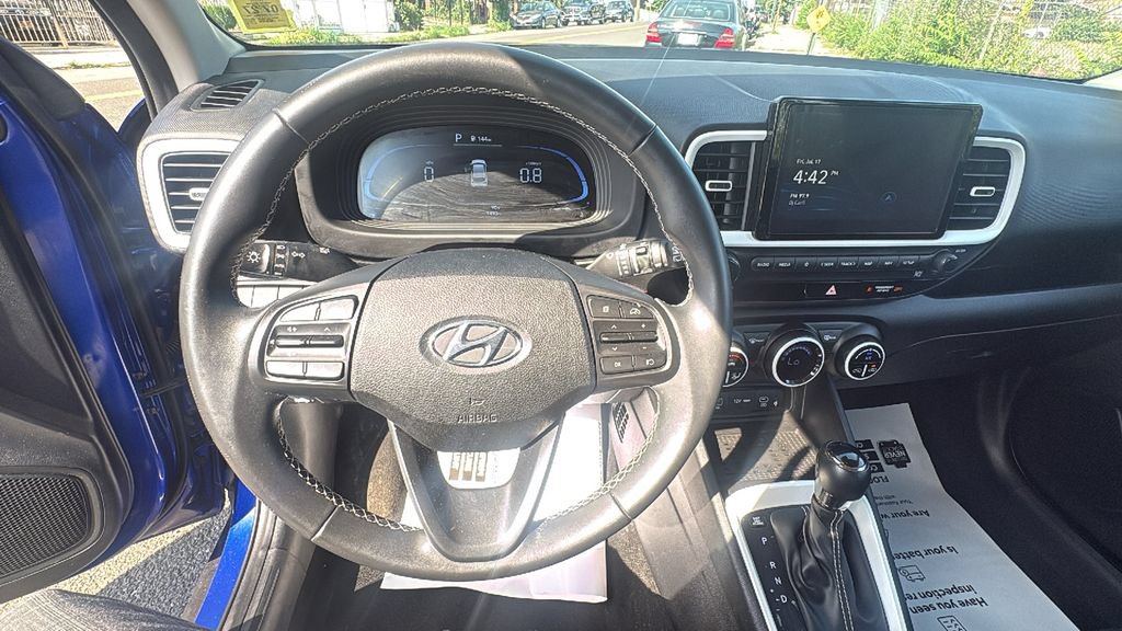 Used 2025 Hyundai Venue Limited FWD image 14